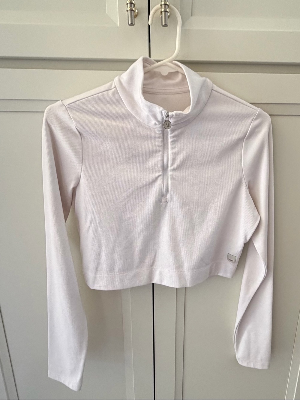 Vuori White Cropped Quarter-Zip Long Sleeve Top